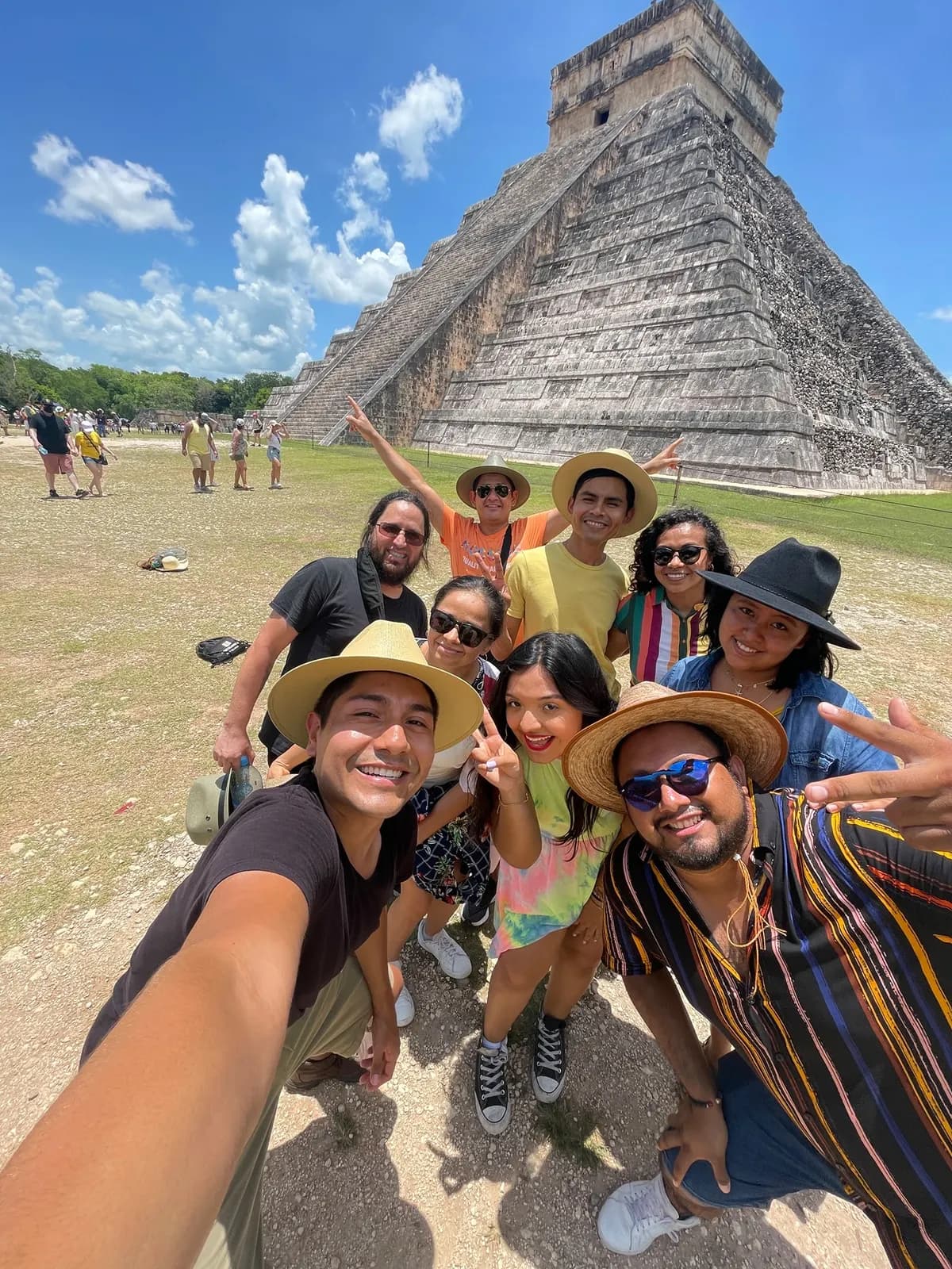 Grupo de viajeros en Chichén Itzá
